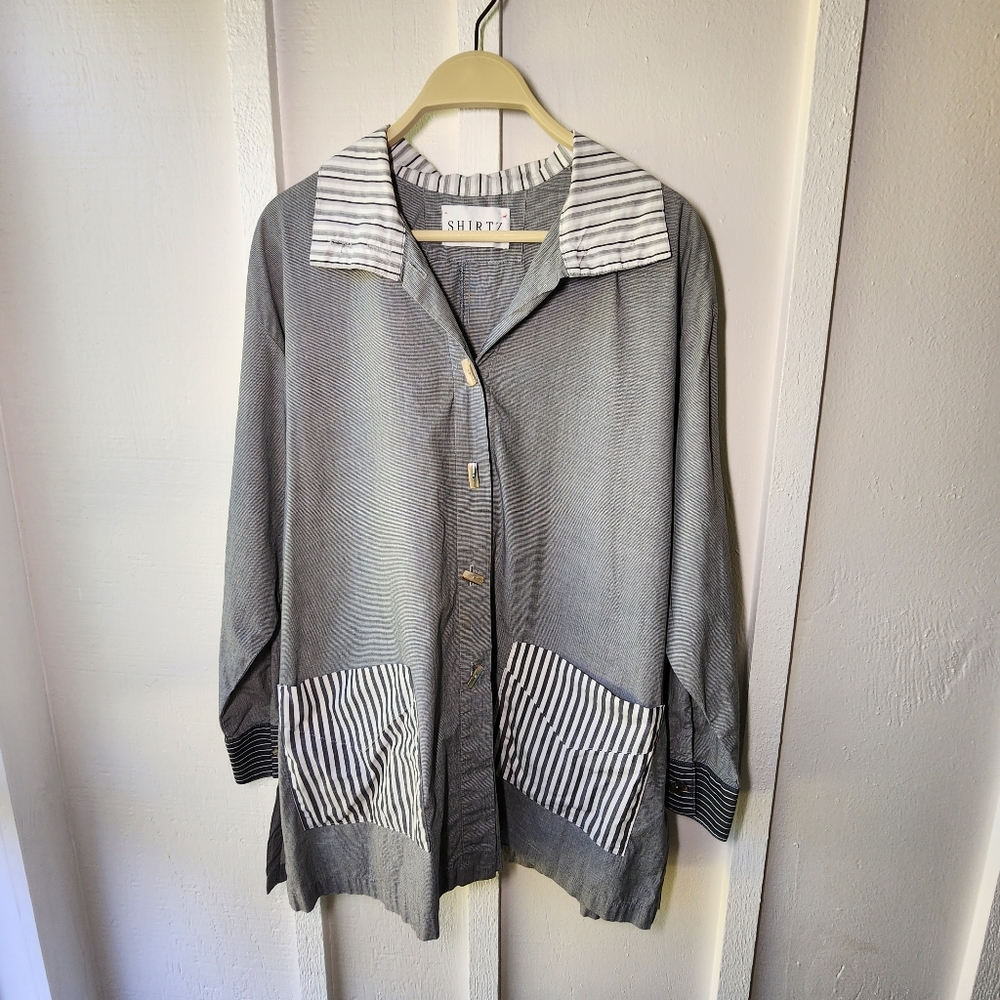 SHIRTZ Button Up Blouse Contrasting Collar Pinstripes Size One